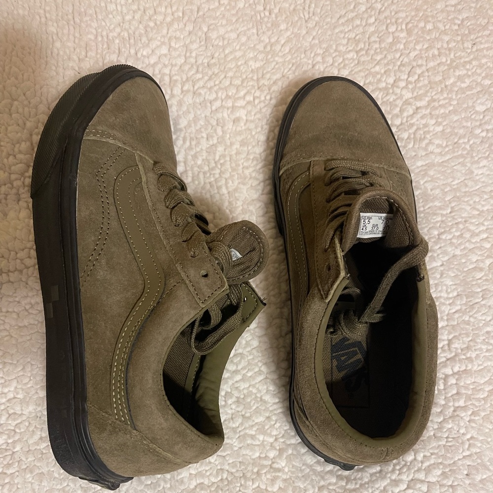 Vans (suede olive green)